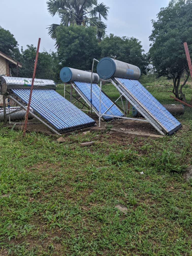 Multi-unit solar water heater array installation